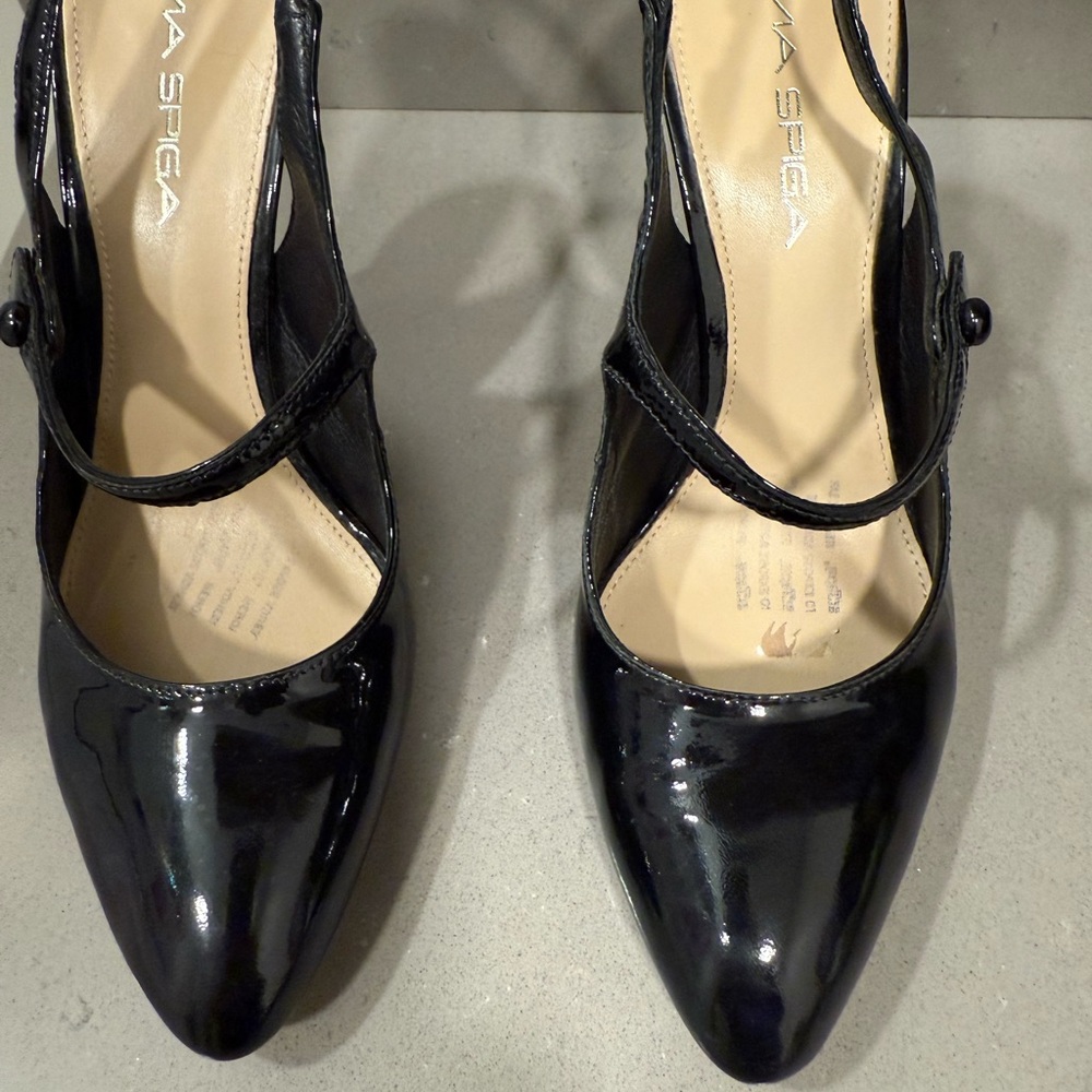 Plenty of wear left in these classy heels. Very traditional and classic.